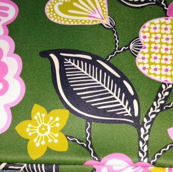 Cosmetic - Picture 3 of 4